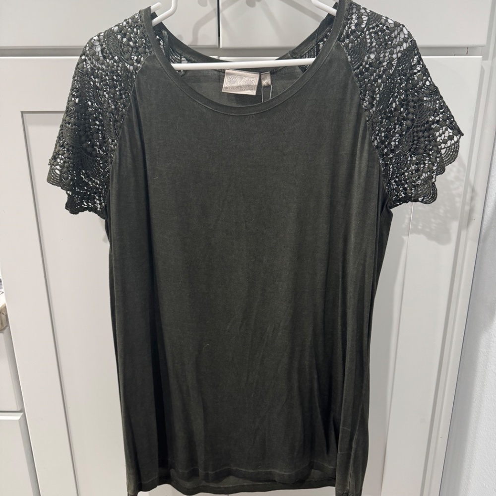 Dantelle Short Lace Sleeve Top